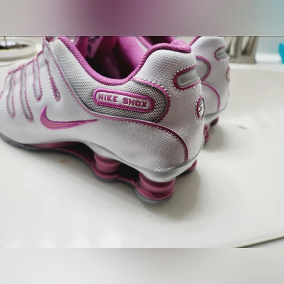 Womens Nike Shox Sneakers Pink & White Athletic Shoes - Picture 8 of 12